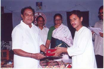 Receiving AIR First Prize Award from? Vidwan A K C Nataraj at Trichy, 2000